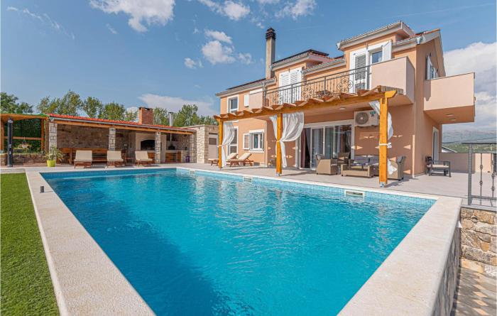 Beautiful home in Ruzic with Outdoor swimming pool WiFi and 5 Bedrooms
