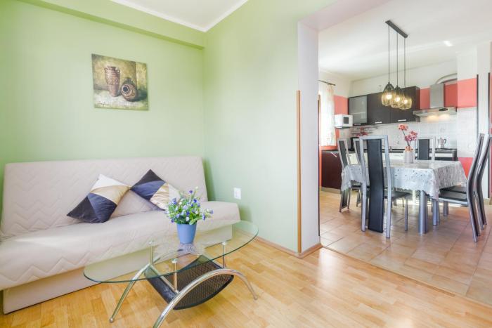 Apartments with parking space Porec - 7012