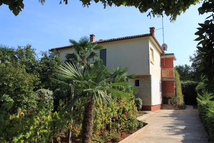 Apartments with a parking space Umag - 7124