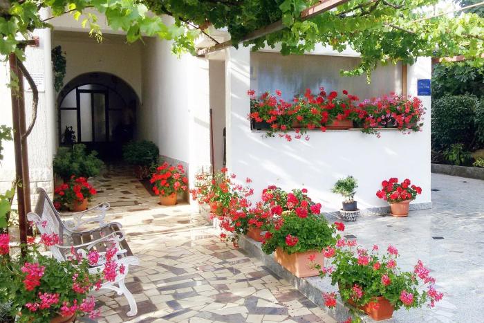 Apartments with parking space Porec - 7033