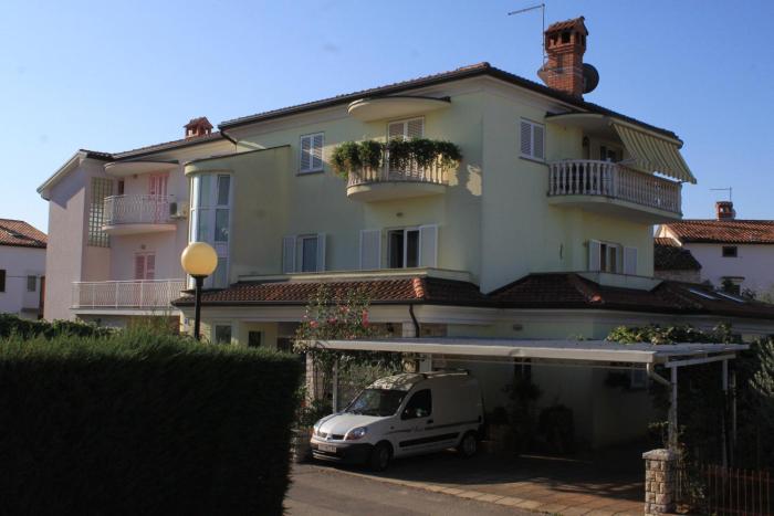 Apartments with a parking space Umag - 7147