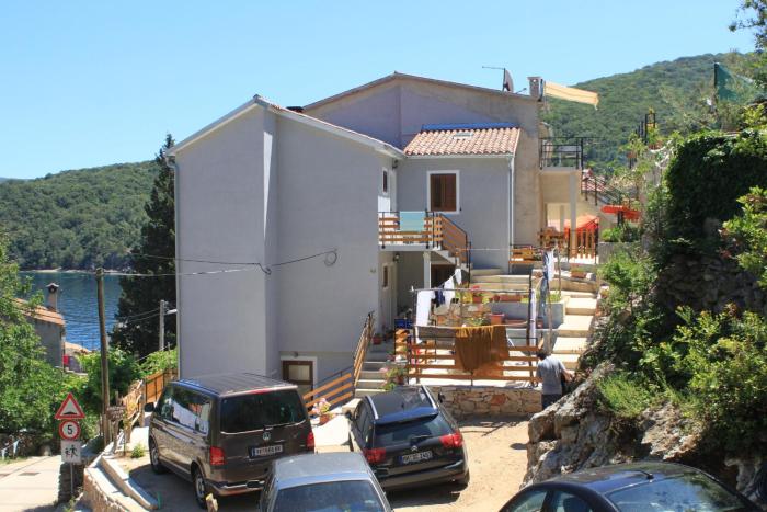 Apartments by the sea Valun, Cres - 8081