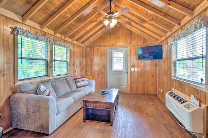 Welcoming Home Unit 6, On-Site River Access!