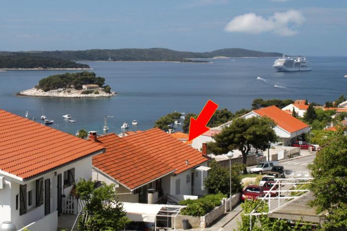 Apartments with a parking space Hvar - 8769