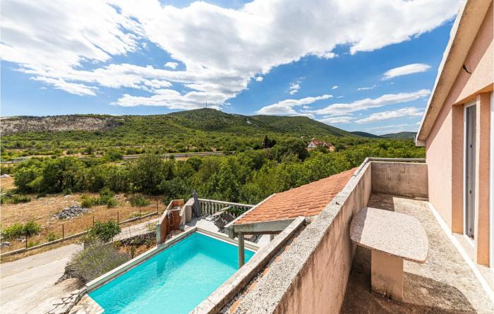 Amazing Apartment In Labin With Outdoor Swimming Pool, Wifi And 4 Bedrooms