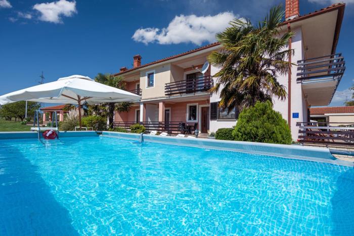Family-friendly apartments with swimming pool Cepic, Central Istria - Sredisnja Istra - 11636