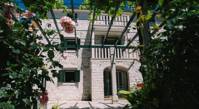 Apartments by the sea Sumartin, Brac - 11651