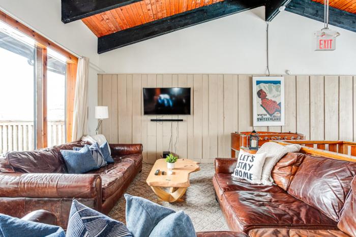 The Moose Lodge, Hot Tub and Sauna, by Property Valet