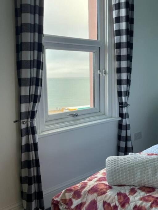 "The Parlour" Seafront Apartment