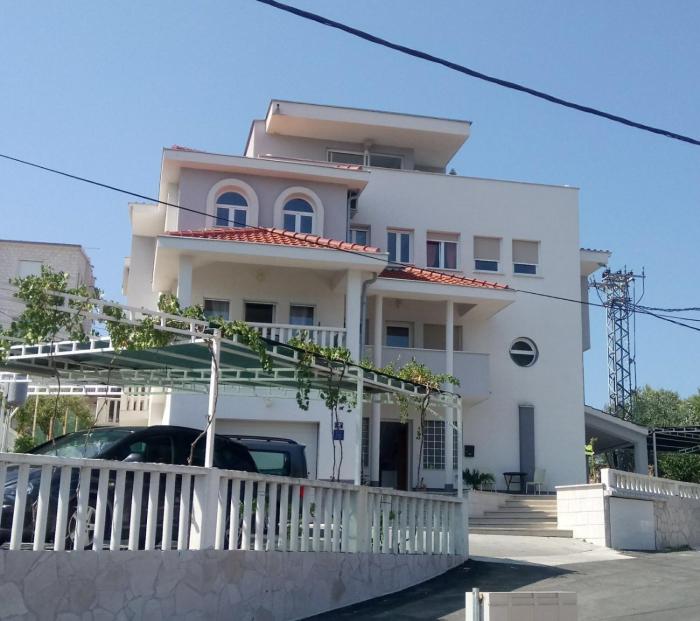 Apartments by the sea Slatine, Ciovo - 15311