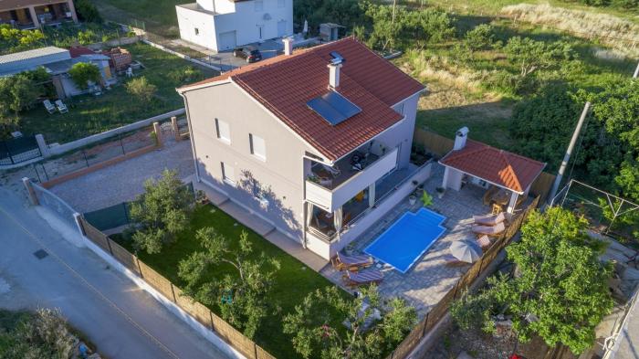 Family friendly house with a swimming pool Kastel Stari, Kastela - 15531