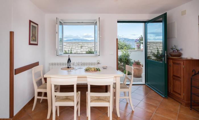 Apartments with parking space Supetar, Brac - 15640