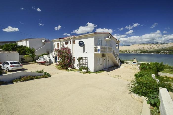 Apartments by the sea Pag  15670