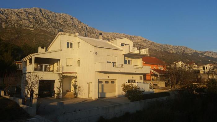 Apartments with a parking space Kastel Gomilica, Kastela - 15696