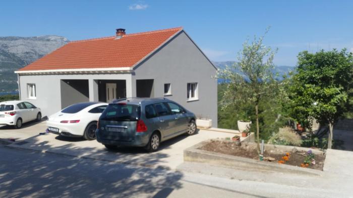 Apartments with a parking space Zrnovo Korcula  16045