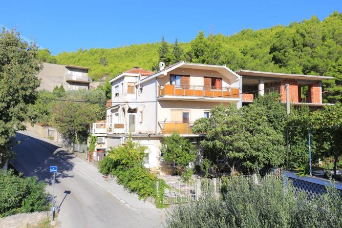 Apartments with parking space Dugi Rat, Omis - 15417