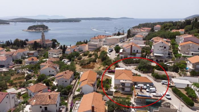 Rooms with a parking space Hvar - 15706