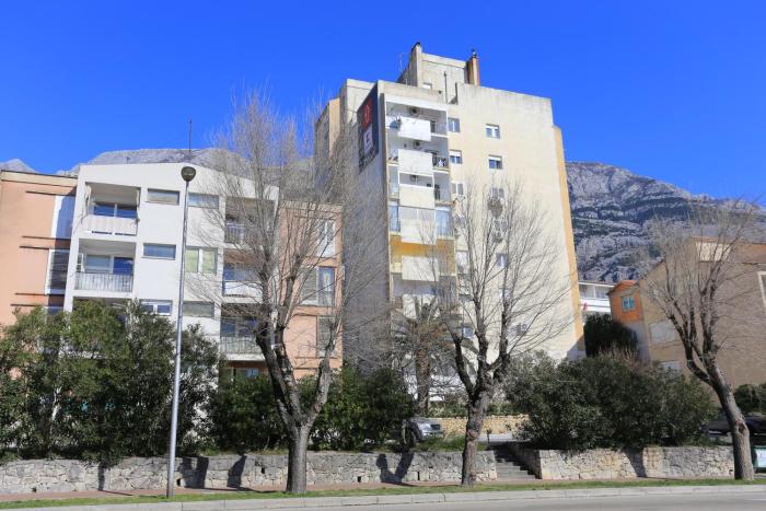 Apartments with parking space Makarska - 15841