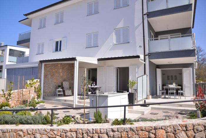 Apartments with parking space Njivice, Krk - 16244