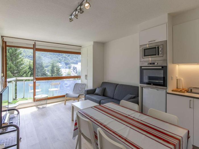 Studio cabine 6 pers, pistes à proximité, balcon, cave à skis, cuisine équipée - FR-1-400-110