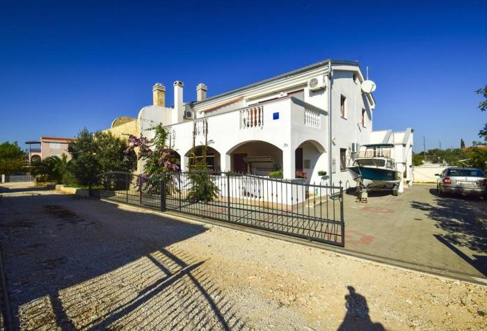 Apartments with a parking space Drage, Biograd - 17392