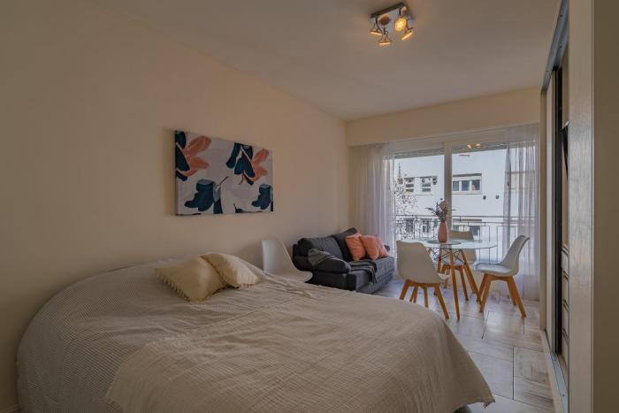 Berlina Hermoso ambiente cbalcón a la calle