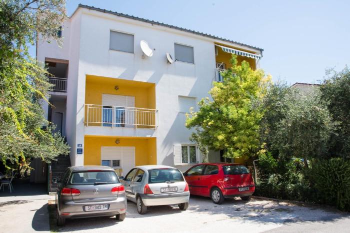 Apartments with a parking space Kastel Luksic, Kastela - 17691