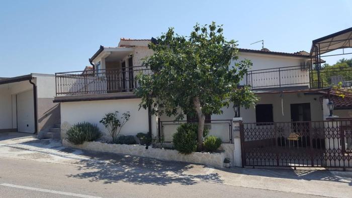 Apartments with a parking space Seget Vranjica, Trogir - 17923