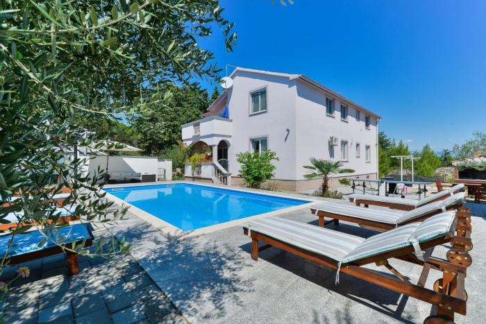 Family friendly apartments with a swimming pool Zadar - 18098