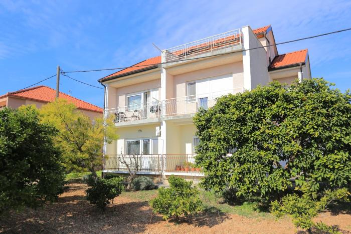 Apartments with parking space Trogir - 18116