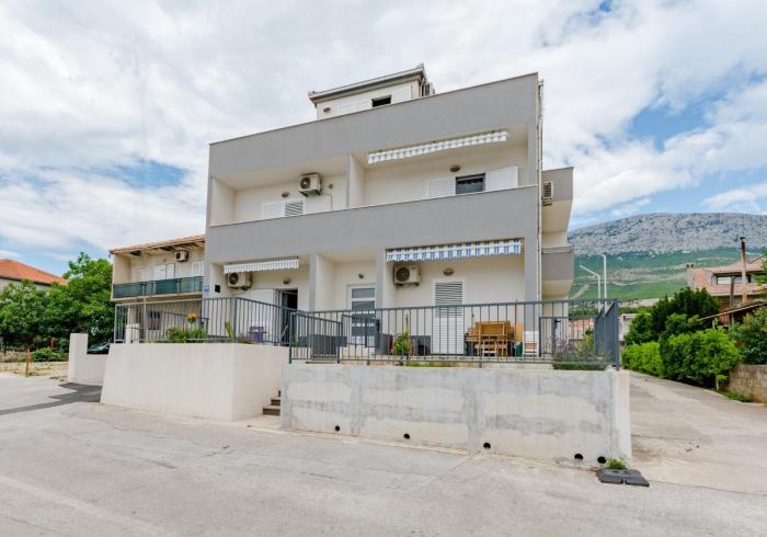 Apartments with a parking space Solin, Split - 18064