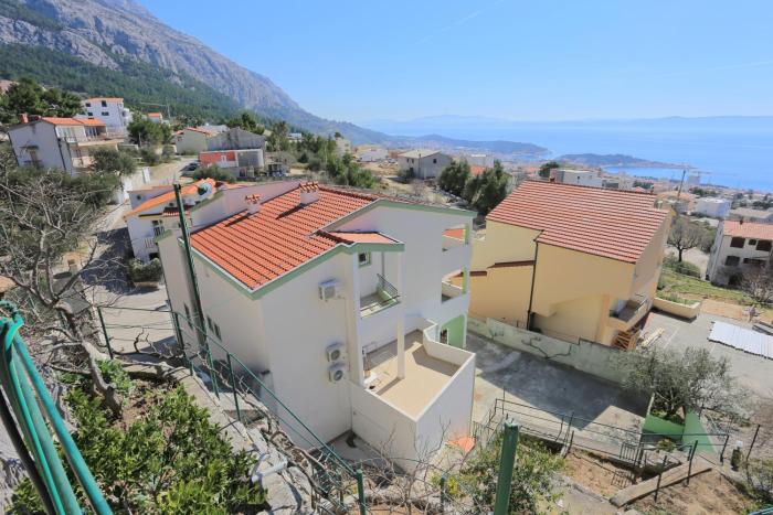 Apartments with a parking space Makarska - 18213