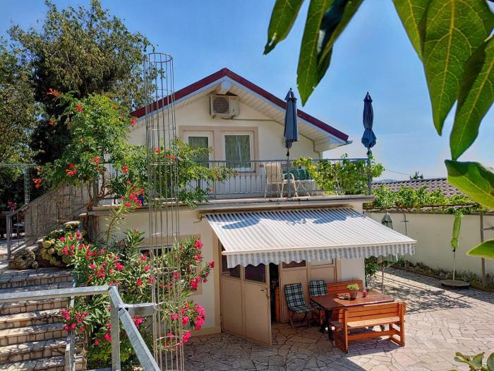 Apartments with parking space Crikvenica - 18410