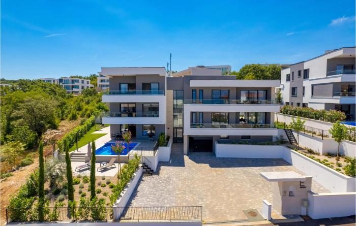 Amazing Apartment In Malinska With Wifi