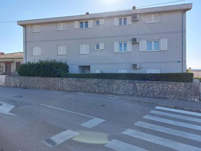 Apartments with a parking space Malinska Krk  19285