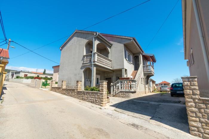 Apartments with a parking space Posedarje, Novigrad - 19357