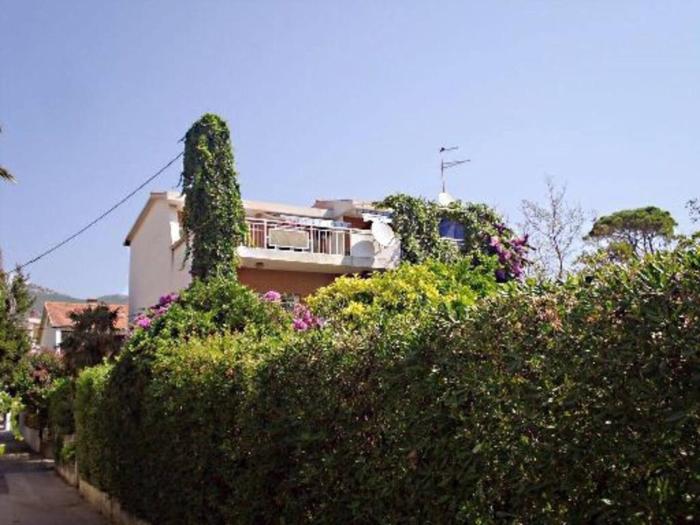 Apartments by the sea Kastel Stari, Kastela - 19465