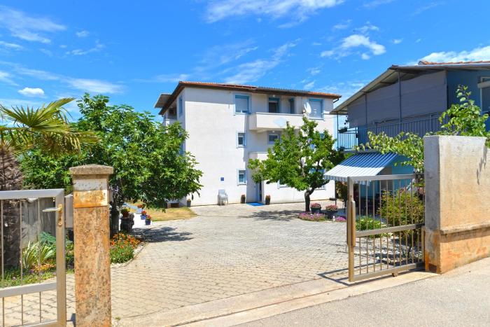 Apartments with parking space Stinjan, Pula - 19643
