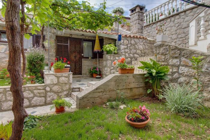 Apartments with a parking space Mali Losinj, Losinj - 19646