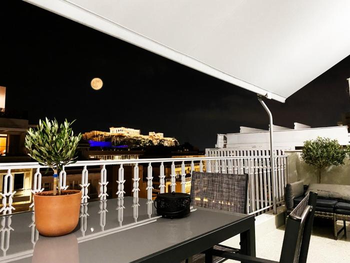 Parthenon and Syntagma square view apartment