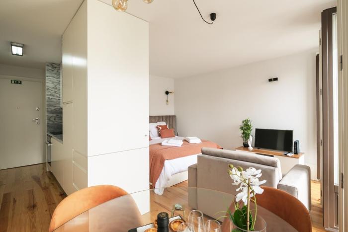 Bright Studio near Douro River - with Balcony