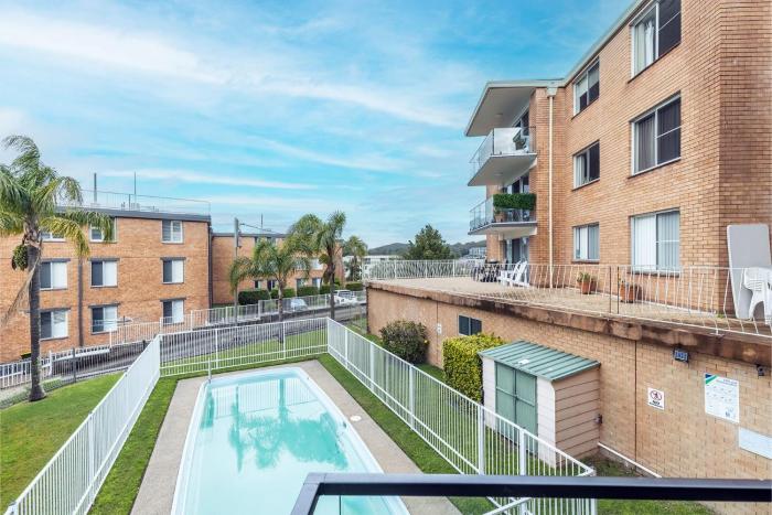Thurlow Lodge, 7,6 Thurlow Avenue - Beautifully styled unit with WiFi, views and a pool