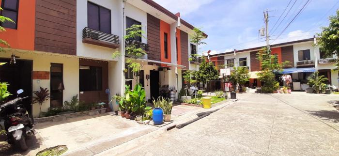 Entire 2 story-house in Navona Subdivision in lapu-lapu Mactan Cebu