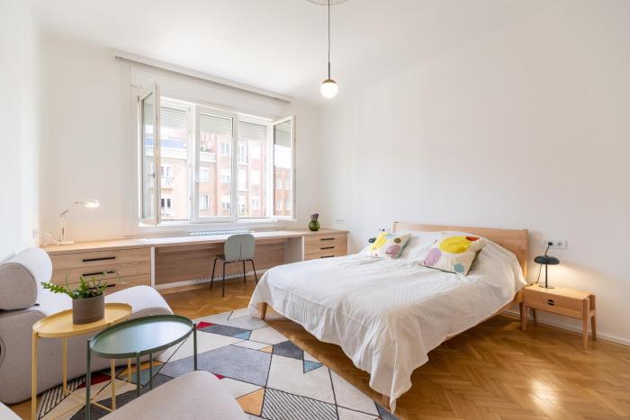 The Palm Springs Apartment