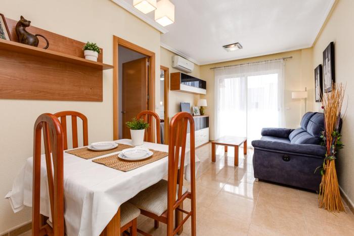 Sunny Casita, Torrevieja, Modern 2 Bed Top Floor Apartment
