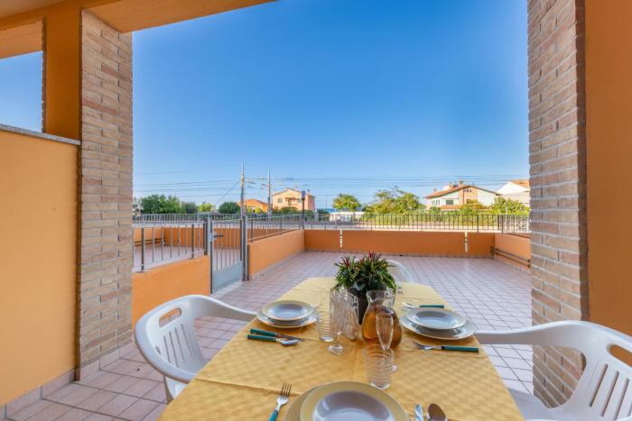 Apartment with Terrace & Parking near the Sea