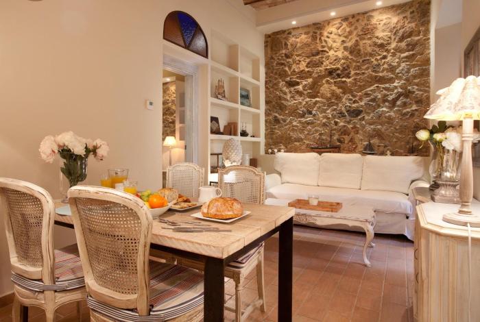 Romantic In Trendy Gracia