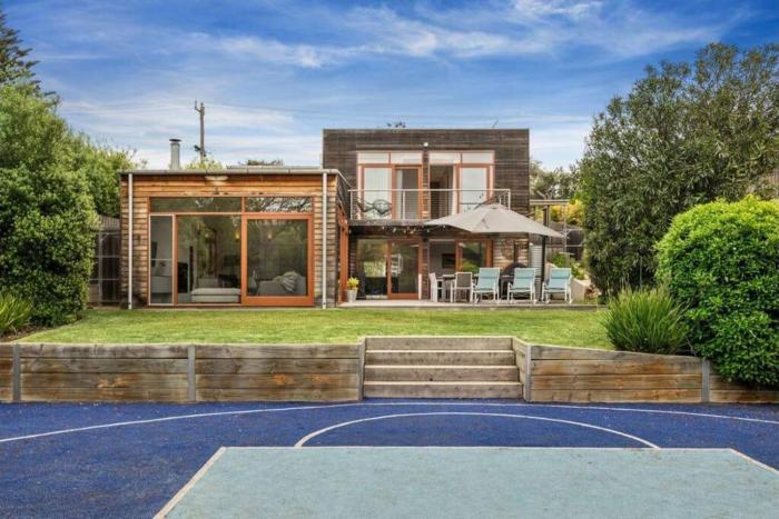 Sorrento Sea Escape - perfect family beach house with linen.