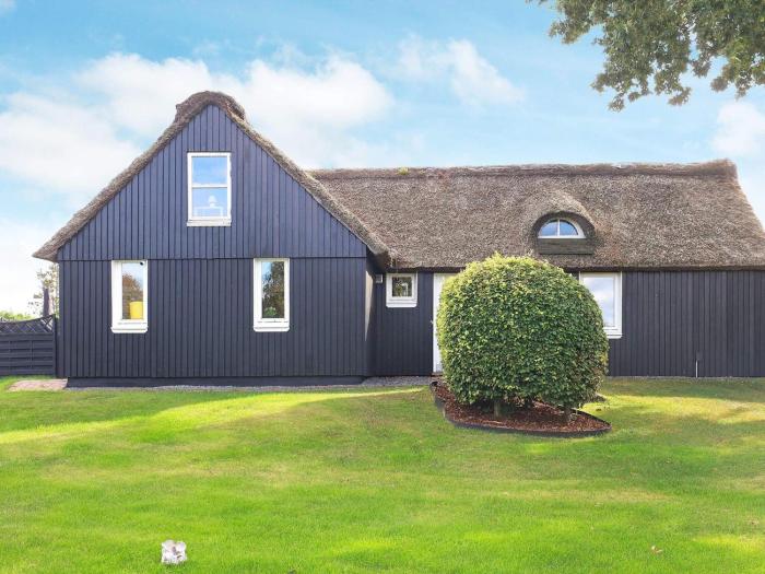 8 person holiday home in Farsø