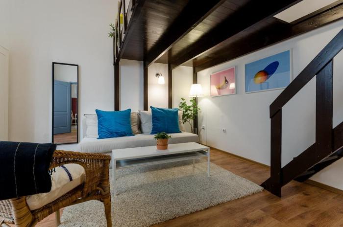 Quiet Cozy Apartment in Party Street e1